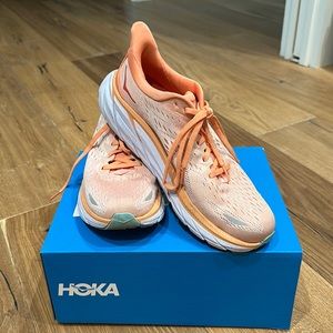 Hoka Women’s Clifton 8, Size 9, Cantaloupe